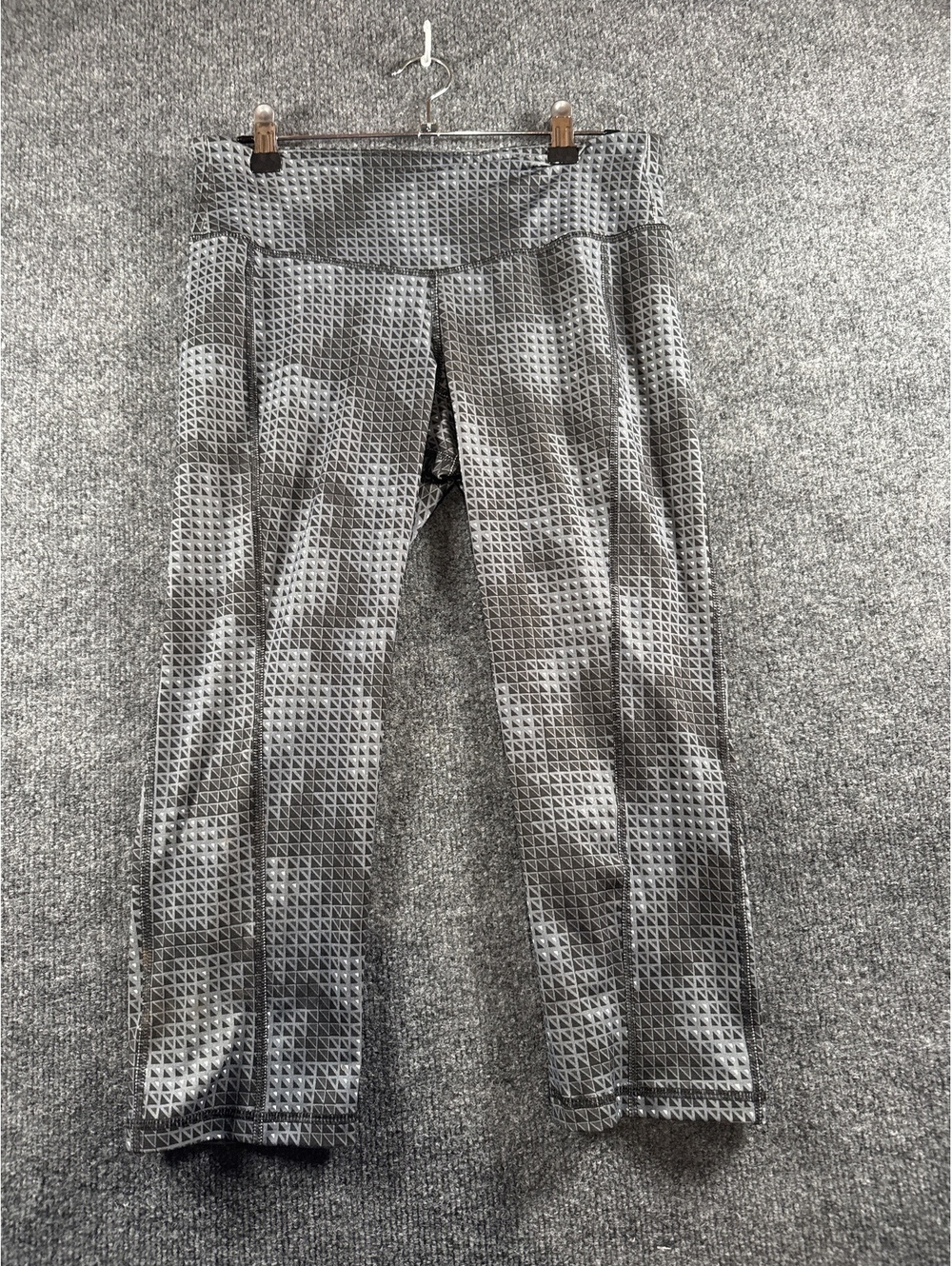 Old Navy Active Womens Medium Black Gray Geometric Print Leggings Workout Pants